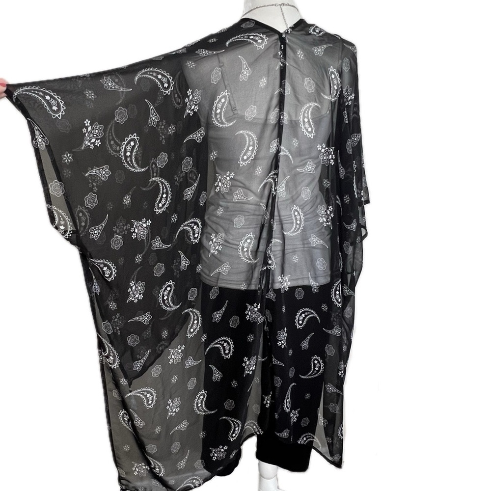 Sheer Paisley Kimono Handkerchief Hem Tassels Black White One Size Cardigan - Picture 4 of 16